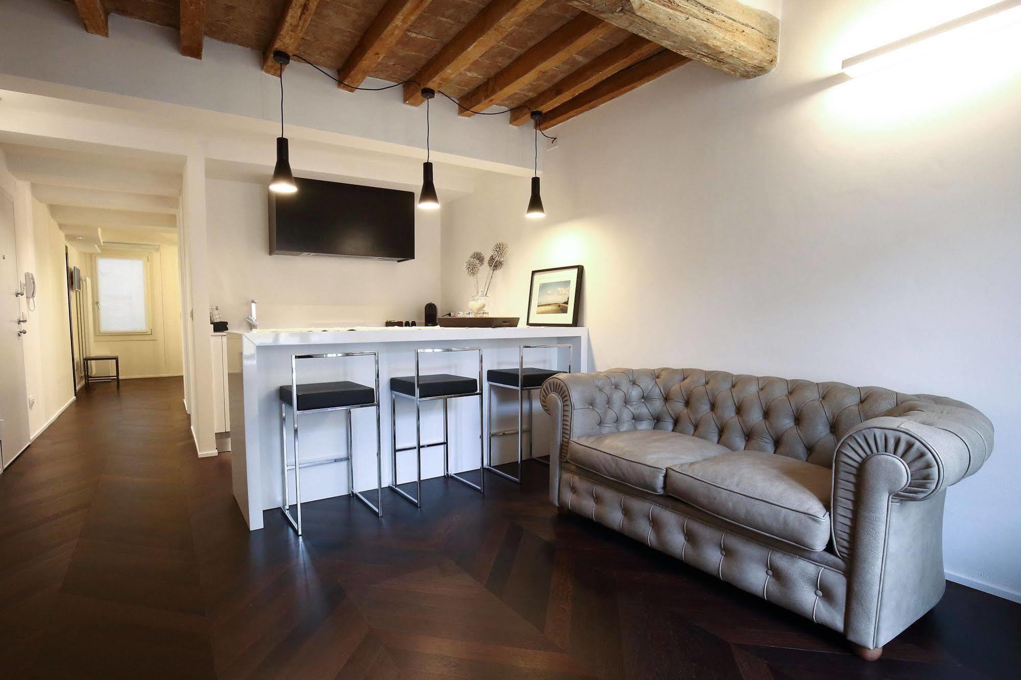 Emilia Suite Relax Модена Экстерьер фото