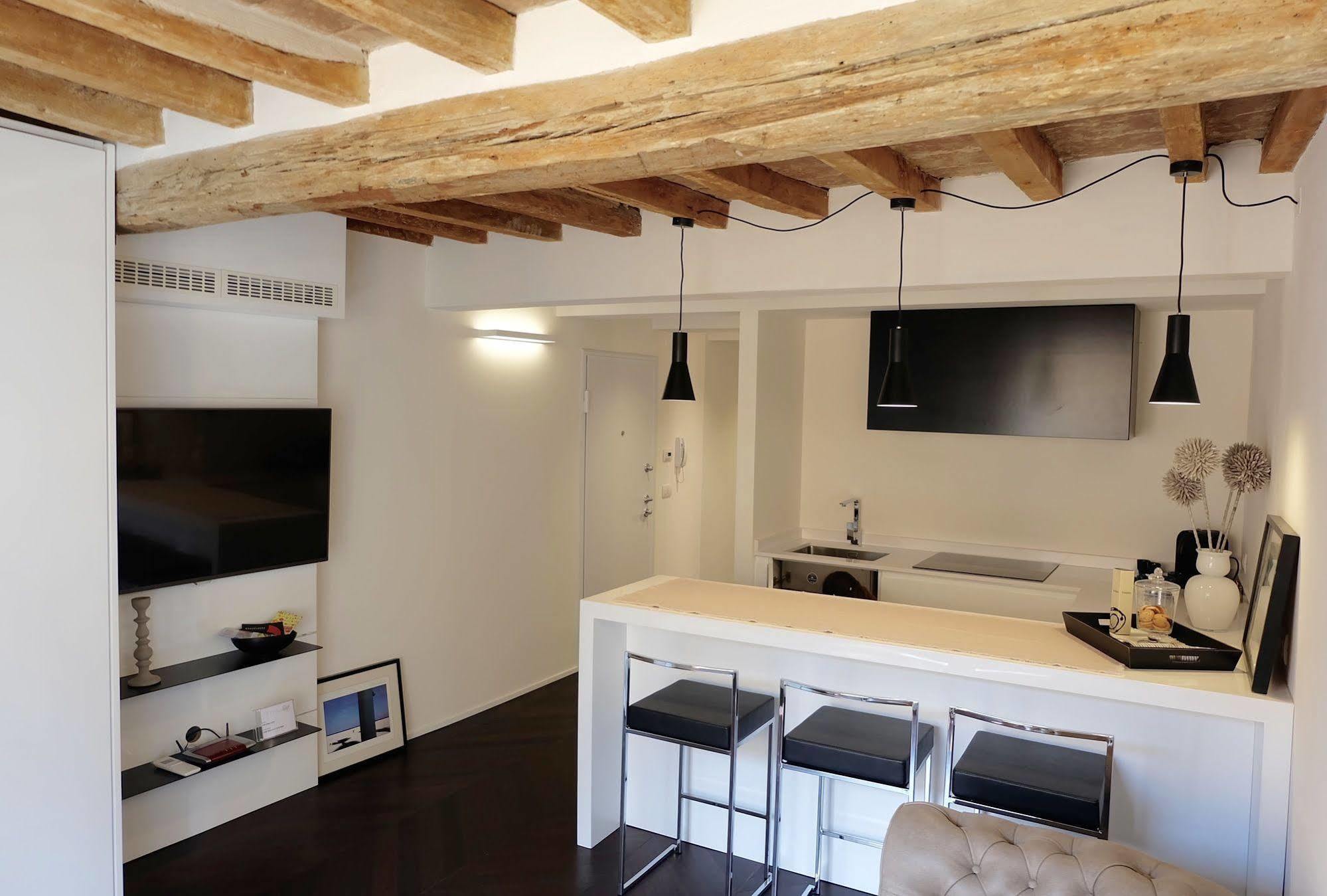 Emilia Suite Relax Модена Экстерьер фото